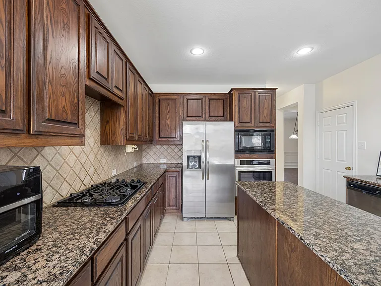 1608 Wagon Wheel Dr — Photo 2
