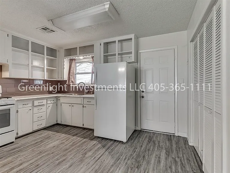 1509 Oelke Dr — Photo 27