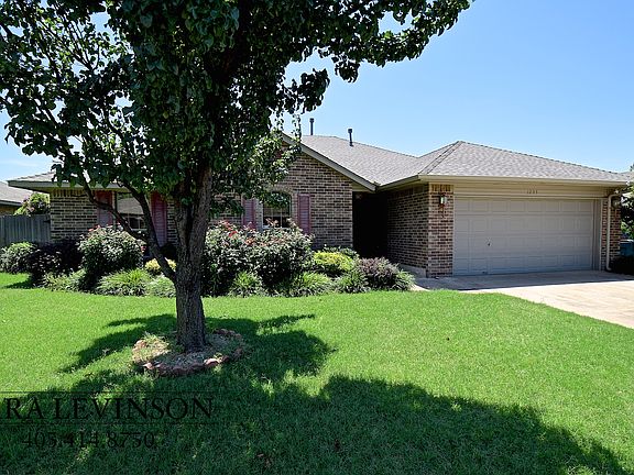 2nd image of 1233 Capitol Dr