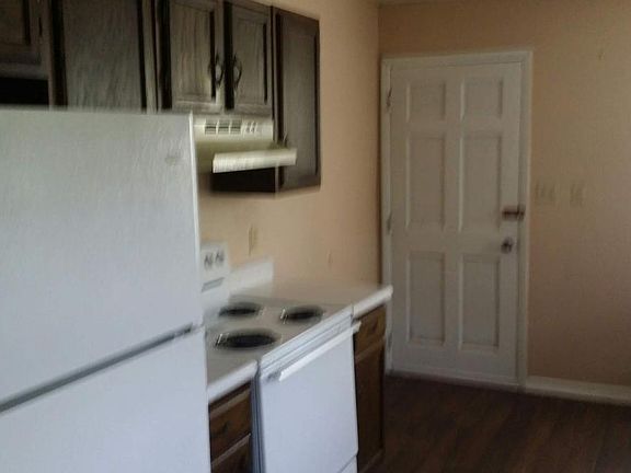 3rd image of 218 Cherry Ln #B
