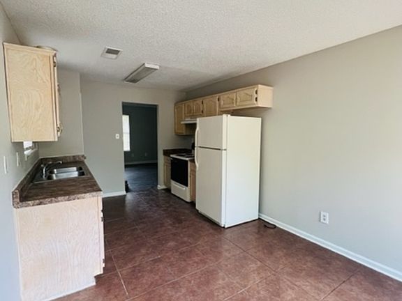5th image of 8400 Creek Front Dr