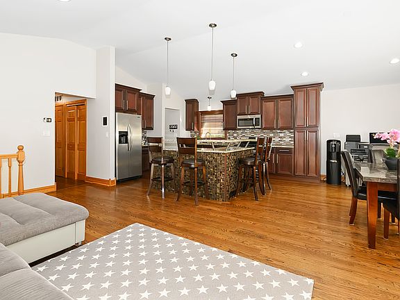 5th image of 10129 Mulberry Ave