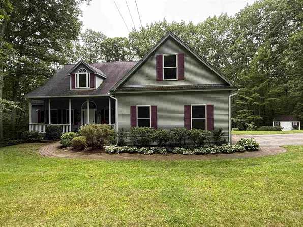 14 Fieldstone Drive, Hooksett, NH 03106