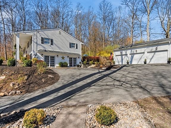 3rd image of 97 Mount Rascal Rd