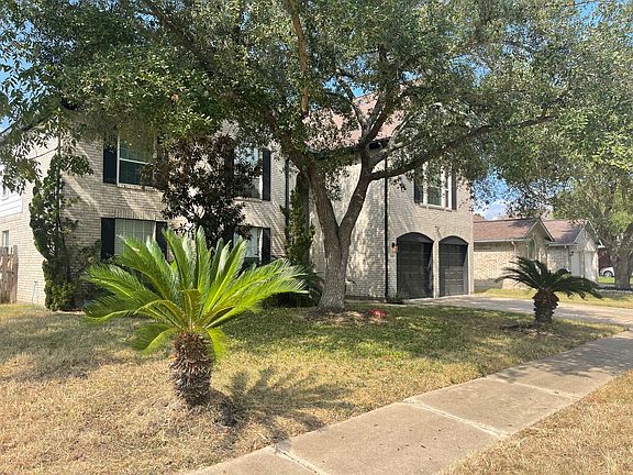2nd image of 8218 Cliffshire Ct