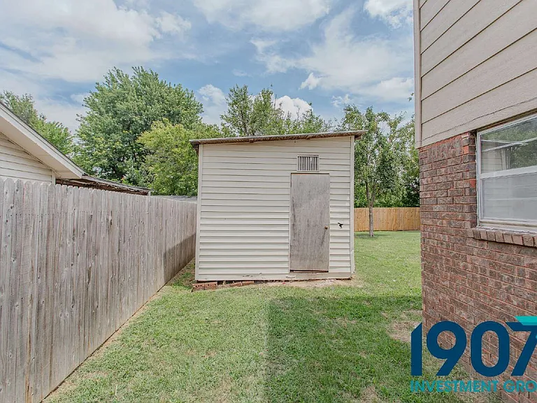 9212 S McKinley Ave — Photo 3