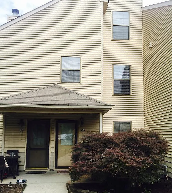 400 Larkspur Ln photo 1