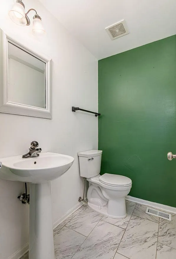 4023 Oak Tree Ln — Photo 3