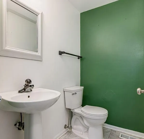4023 Oak Tree Ln — Photo 3