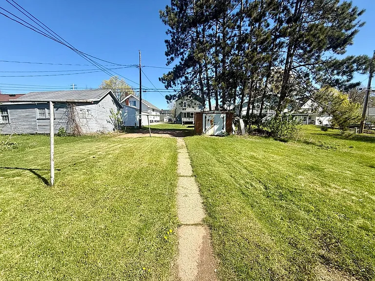 110 Adrian St — Photo 14