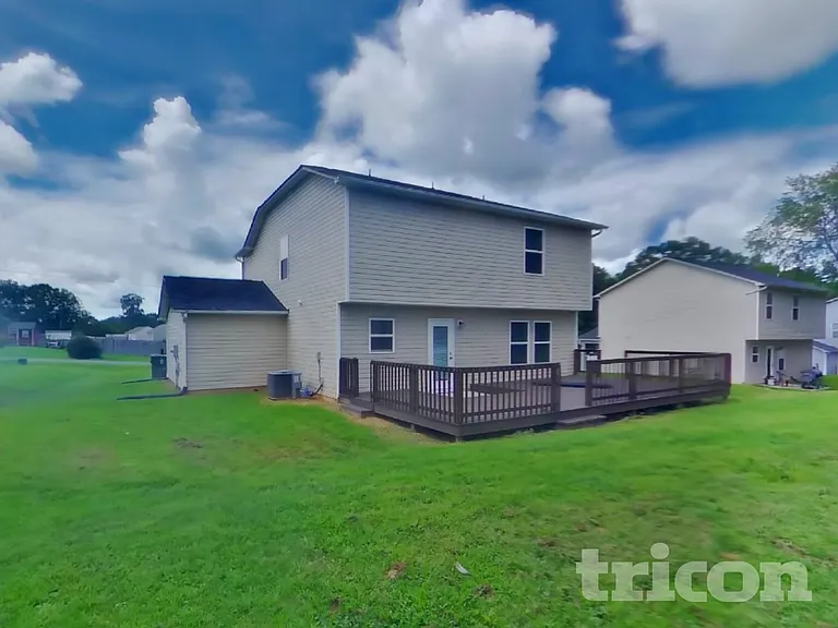 206 Churchill Dr — Photo 15