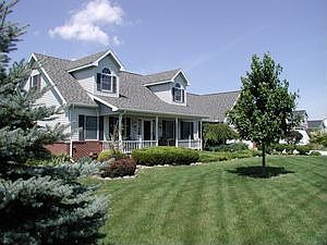 Front Left - Nice Lawn