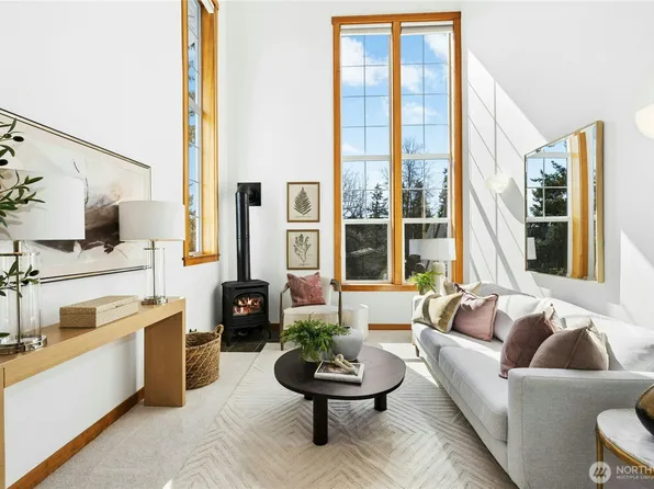 115 Halls Brothers Loop NE #208, Bainbridge Island, WA 98110