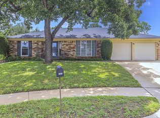 912 Hillside Ct, Bedford, TX 76022
