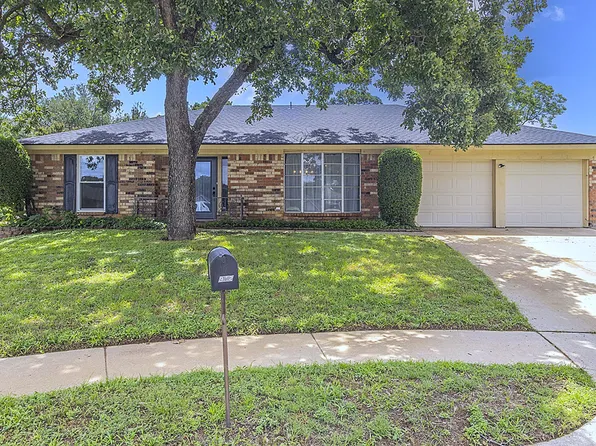 912 Hillside Ct, Bedford, TX 76022