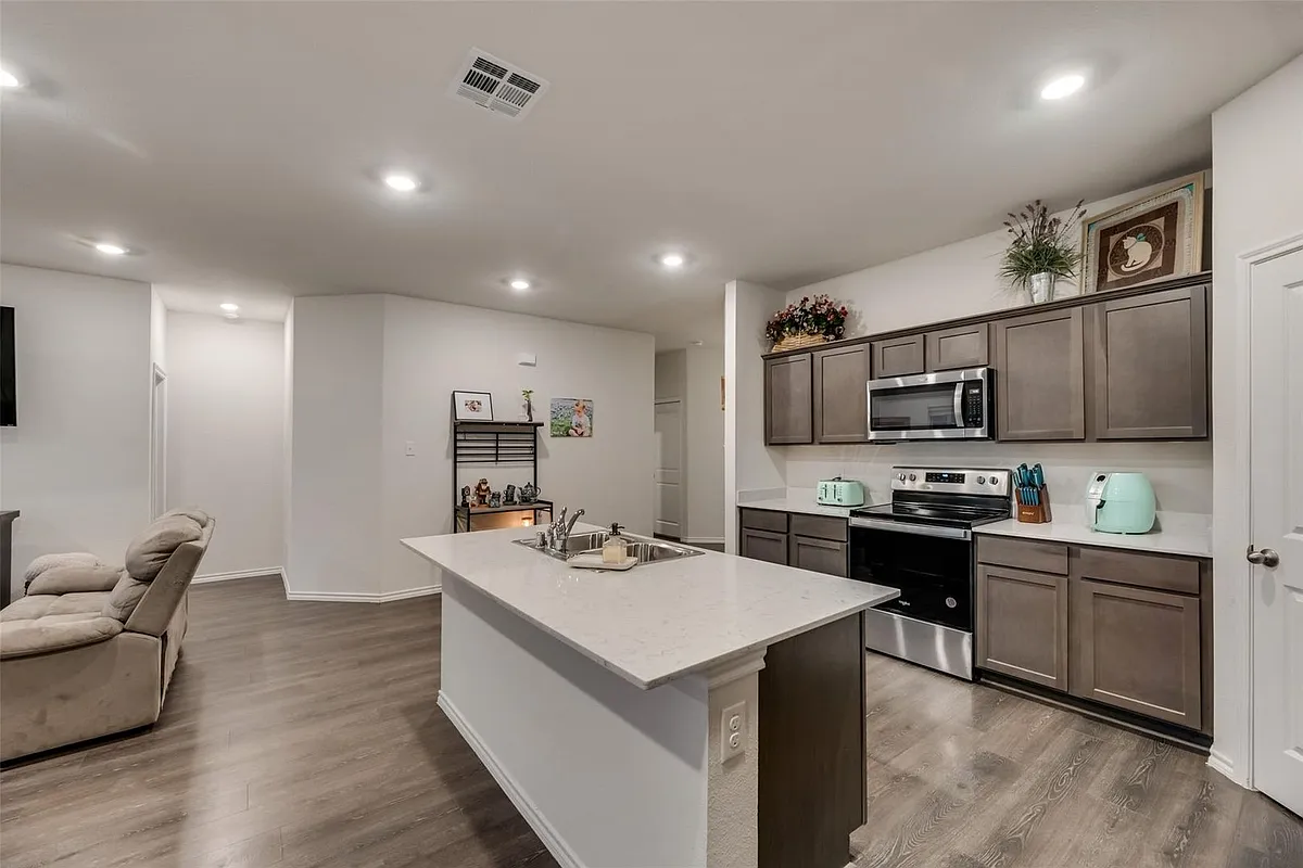 Building Photo - 181 Seabiscuit Dr