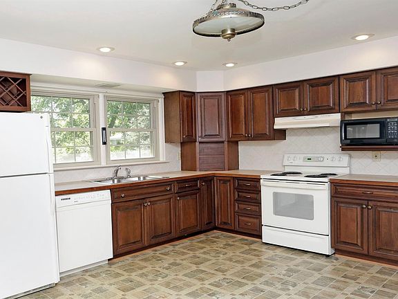 5th image of 3428 Belvoir Dr