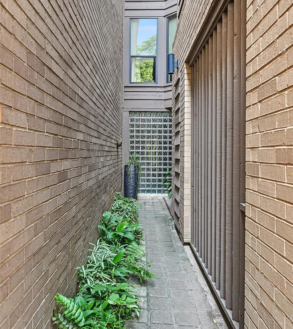 2 bed, 2.5 bath, 1817 sqft, $3,000 — Photo 4