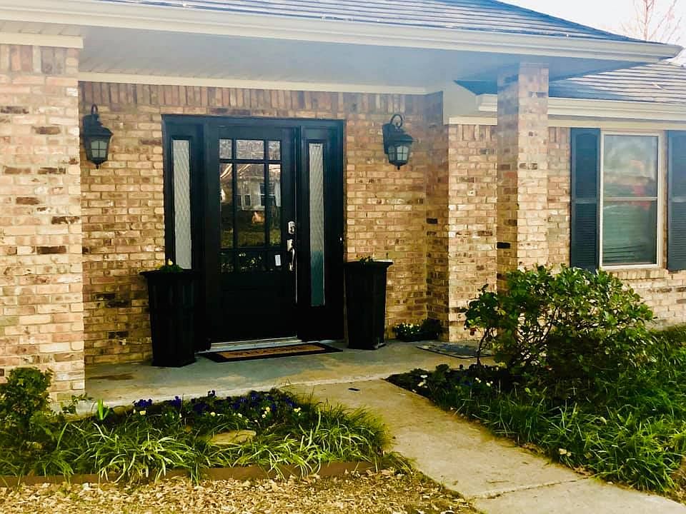 1st image of 1615 Silverleaf Dr