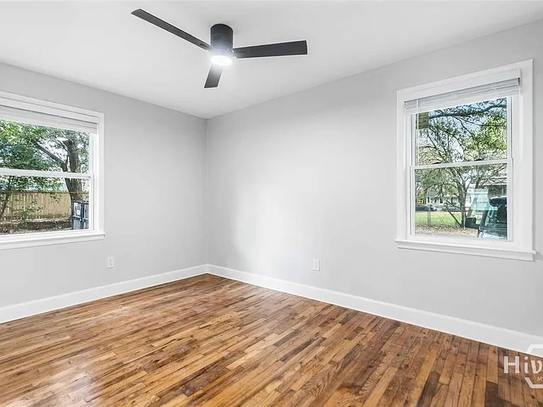 2102 Auburn St — Photo 16