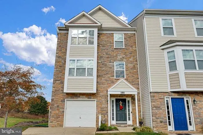 580 Burr Oak Ct photo 1