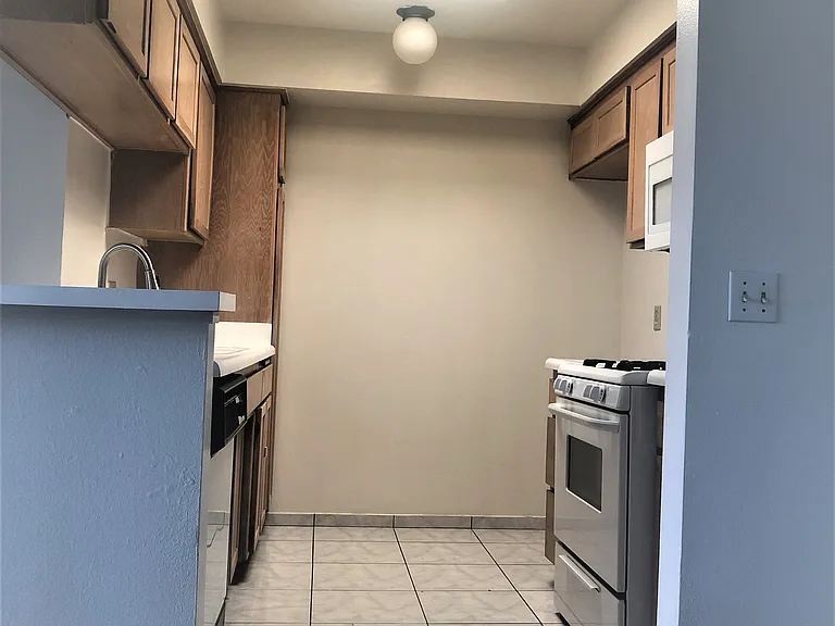 22501 Del Valle — Photo 41