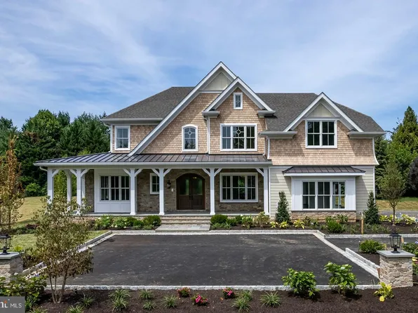 79 Farrier Ln, Newtown Square, PA 19073