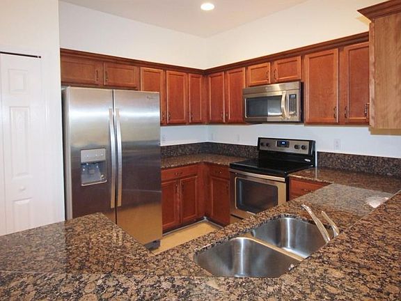 4th image of 1808 Oakgrove Ct
