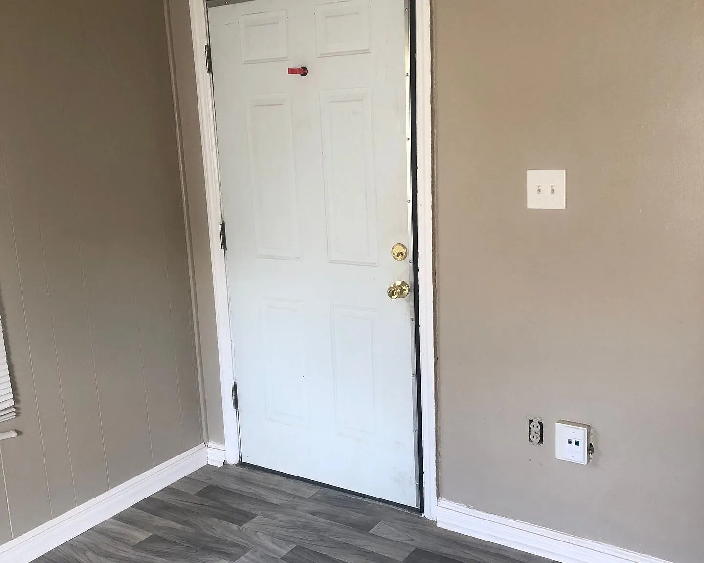 1 Bedroom Rent Starting $900/month Newly renovated garden style apartments available for rent — Photo 4