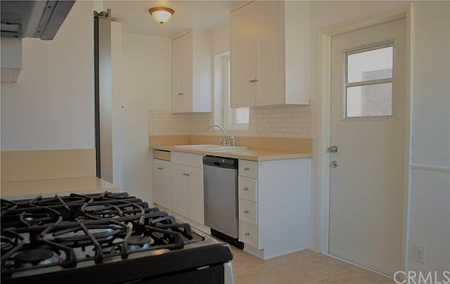 2nd image of 1332 Ocean Park Blvd