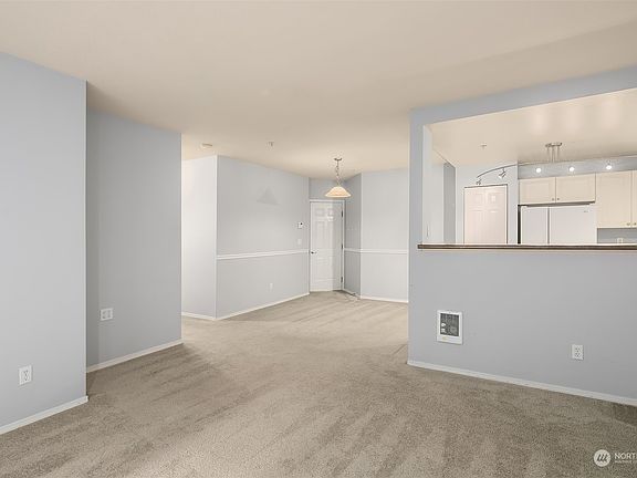 5th image of 14714 Admiralty Way #B205