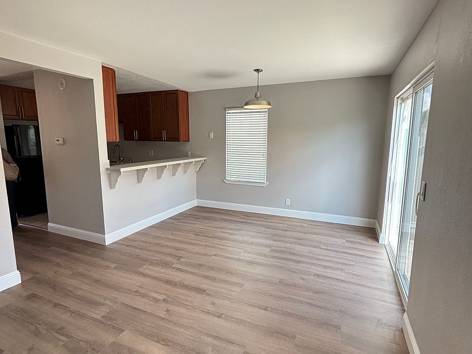 1st image of 117 El Capitan Ln