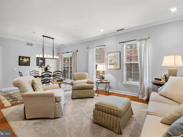 500 Admirals Way APT 211, Philadelphia, PA 19146