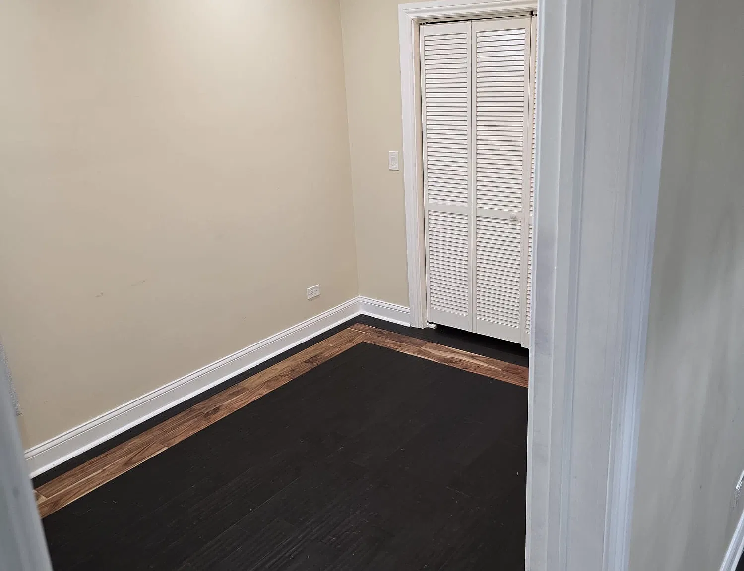 3 bed, 1000 sqft, $2,050 — Photo 1