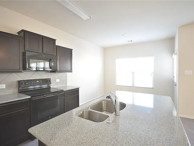 324 Circle Way — Photo 5