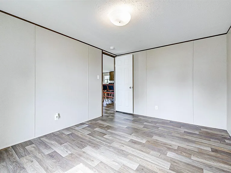 21012 Liberty St — Photo 24