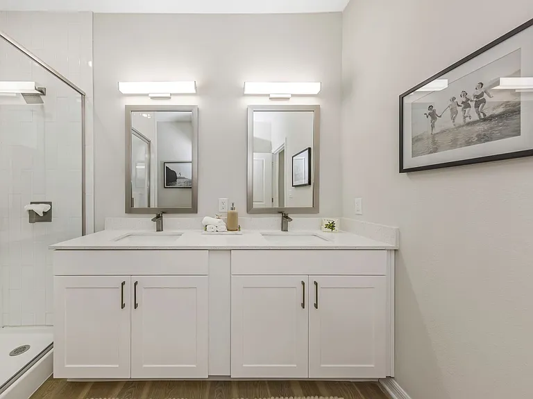 Everest Largo Apartments — Photo 27
