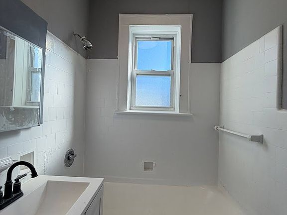 3rd image of 515 W 7th St #207B