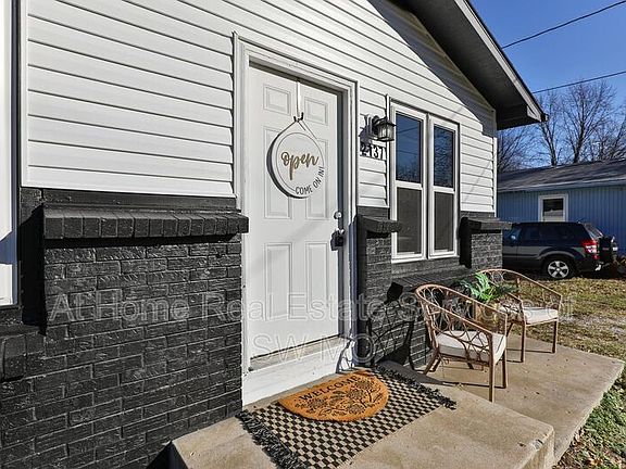 2nd image of 2137 W Brower St