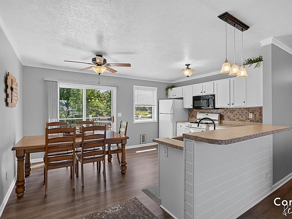 5th image of 2146 E Maple Ct