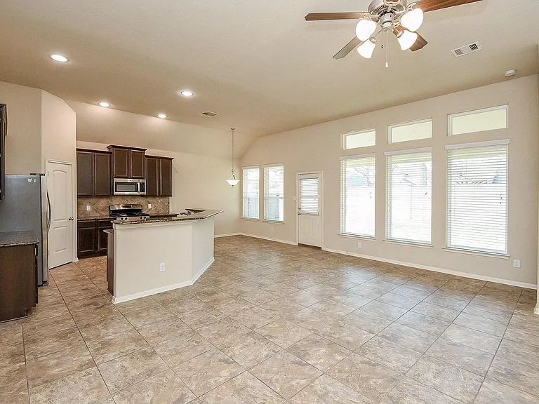 4215 Mill Oaks Dr — Photo 12