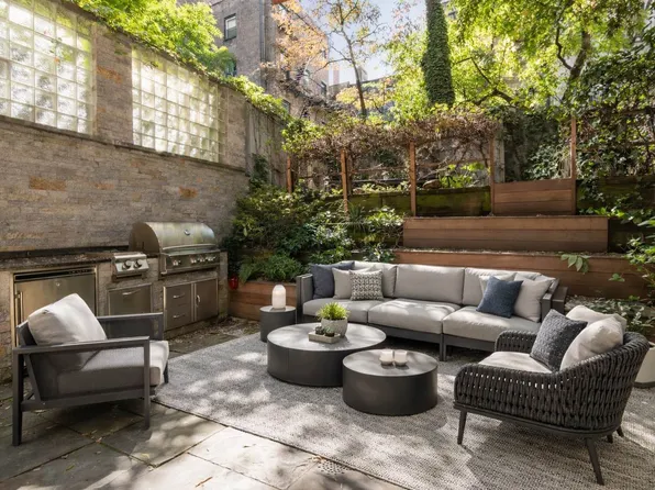 332 W 19th St, New York, NY 10011