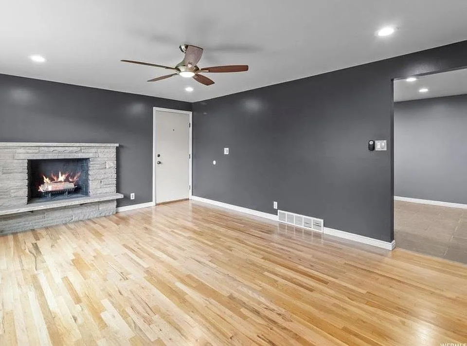 227 E Diamond St — Photo 3