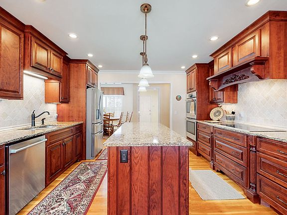4th image of 2529 Dorset St
