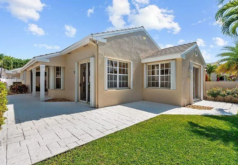 8170 Hampton Wood Dr — Photo 17