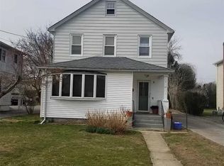 30 Smith St, Glen Cove, NY 11542