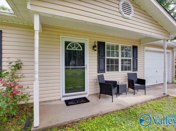 2448 Yorkshire Dr SW, Huntsville, AL 35803