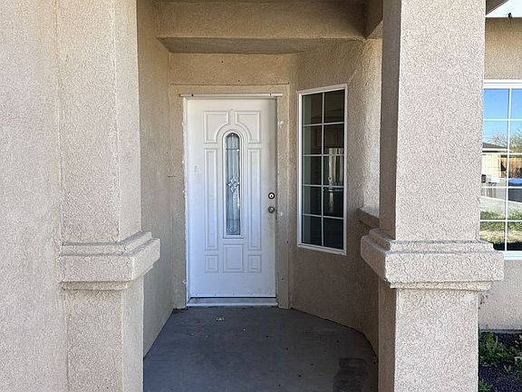 2nd image of 1225 W Mariposa Ave