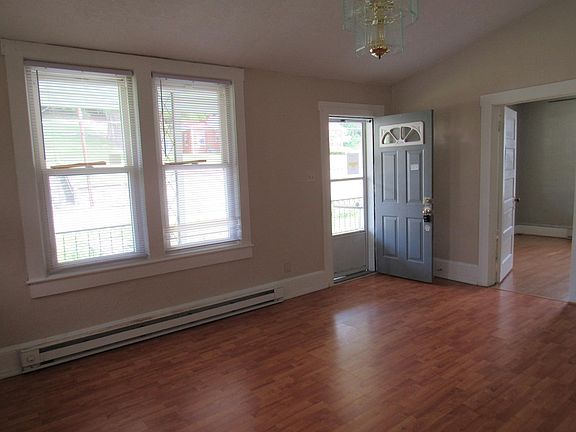4th image of 634 Meadow St NE