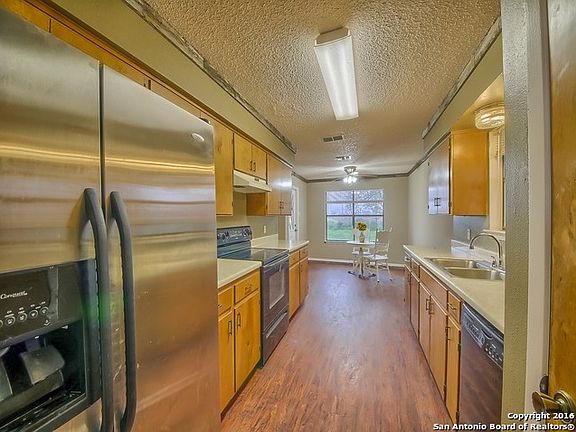 3rd image of 621 Strempel St
